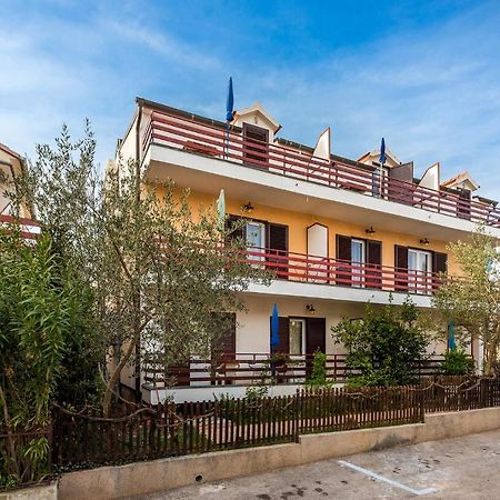 Apartments Boris Vodice Bagian luar foto