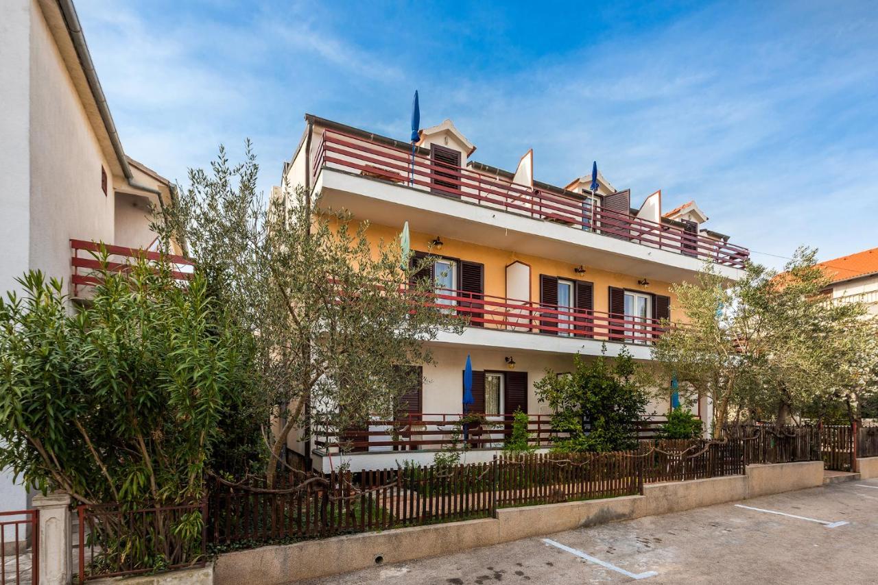 Apartments Boris Vodice Bagian luar foto
