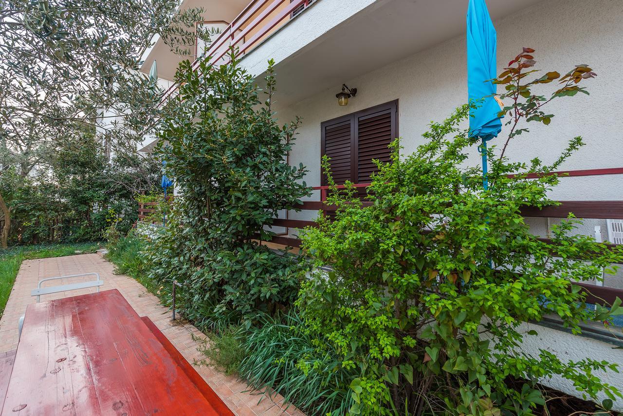 Apartments Boris Vodice Bagian luar foto