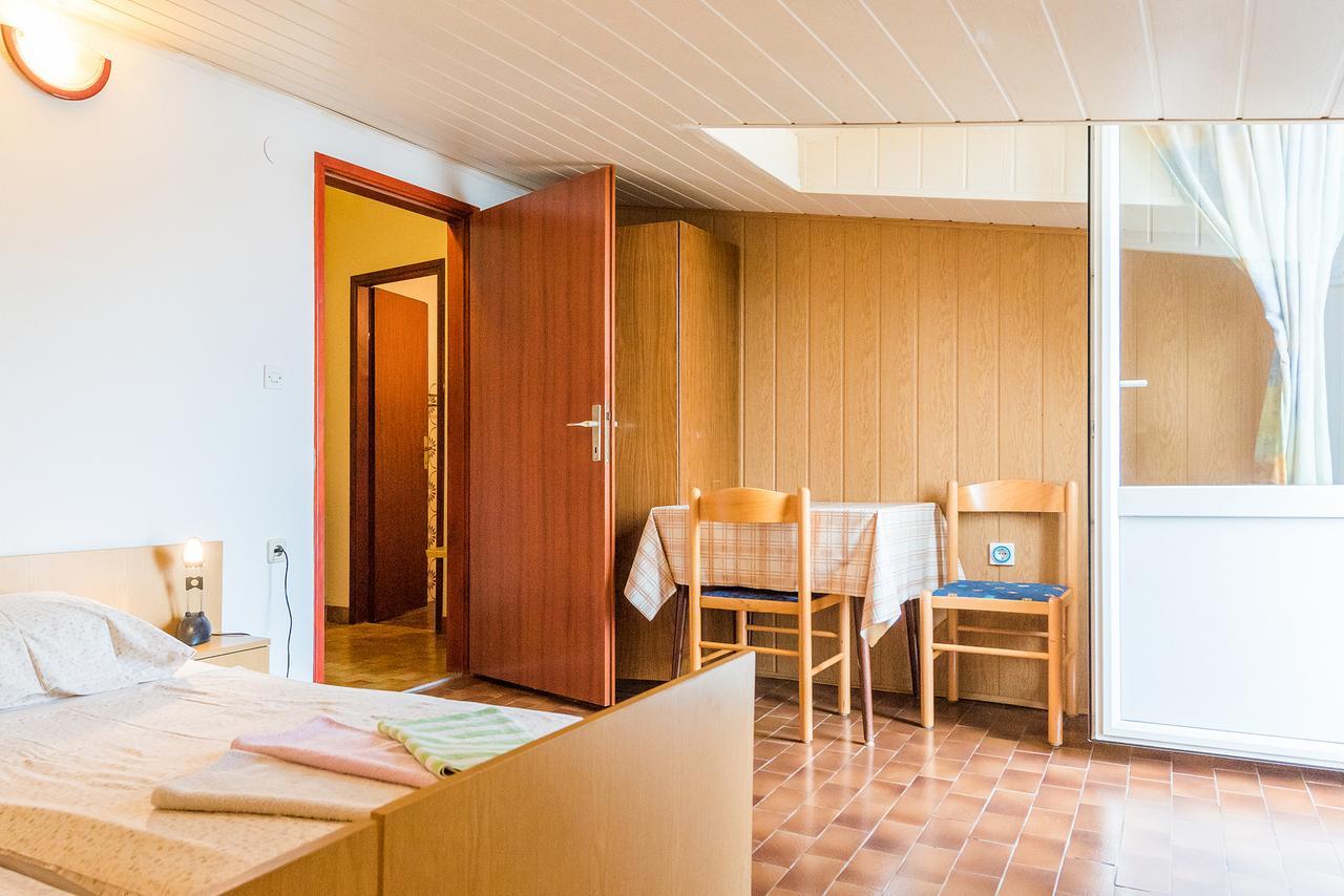 Apartments Boris Vodice Bagian luar foto
